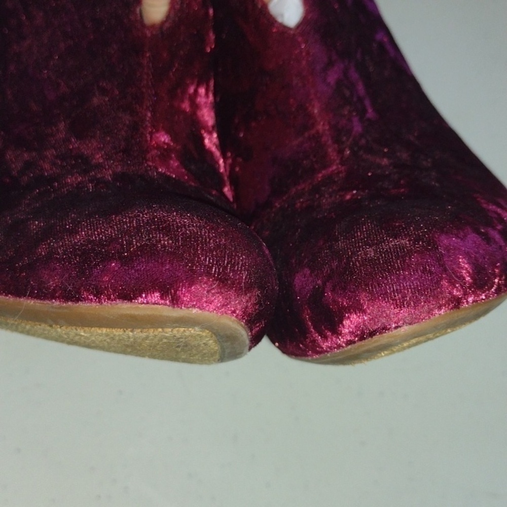 VINCE Camuto Evanata Crushed Velvet Bootie Red size 8.5 - Picture 6 of 14